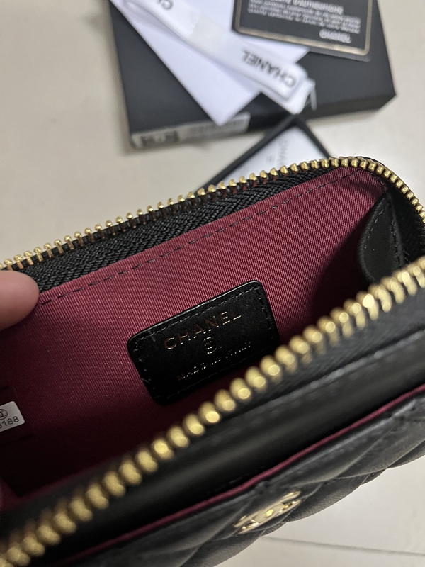 コピーシャネル激安財布着用イメージ